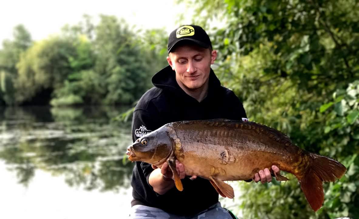 ReeceCarpHunter's tweet photo. @NorthernBaits these two on a trip to farlows over my leave taken on the nb3 pop ups fished for the first time over F+B feed boilies https://t.co/SF595j28R1
