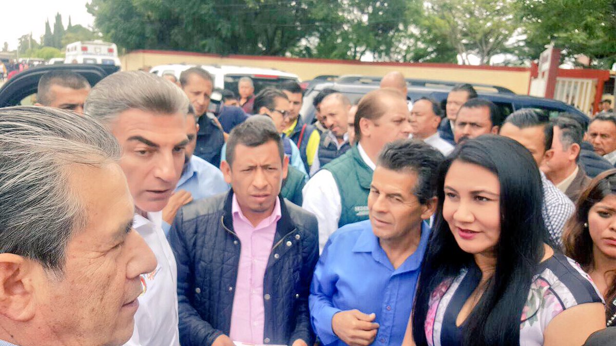 Melymak's tweet photo. Acompañando a @DavidHuertaR en la entrega 9LecheríasLICONSA por parte del Gerente General, @hectorpablo_ en el Municipio de Tepeaca https://t.co/GZGdrDc5V0