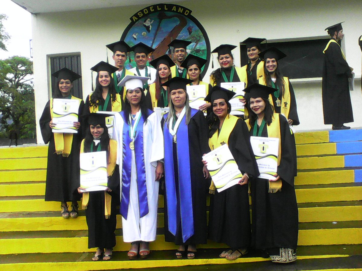 yesickaandre's tweet image. colegasss