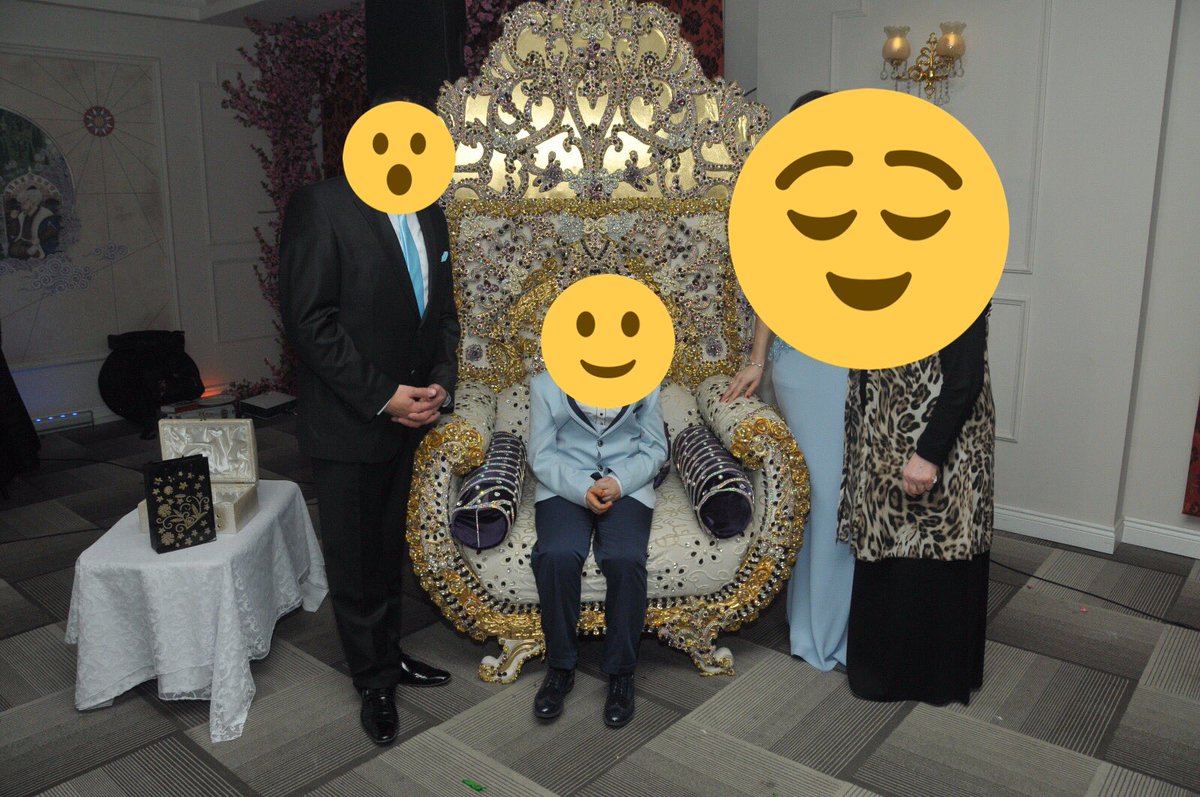 GizliKatip's tweet photo. Şunuda twitlemeden duramıyorum 
#CemaatlereDokunma 
Urfalı Yusuf bey 500 TL'ye kıralamakta, düğün, kına vs 😊 buyurun size koltuklar... https://t.co/EwVkJKHdGb