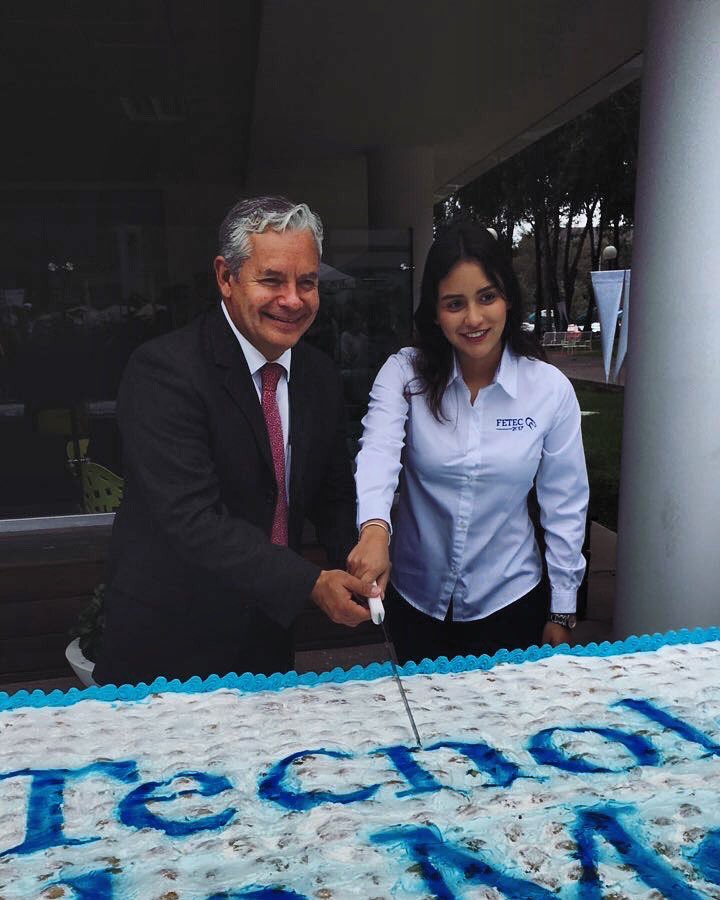 montsepcisneros's tweet photo. ¡Hoy celebramos 74 años de esta institución que le ha dado tanto a México! @AdrinMario @TecCampusGDL #orgulloTec #fetecgdl #tecdemty https://t.co/7sIPrn8YVA