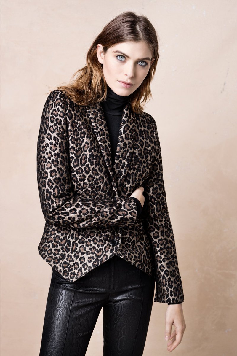 SmytheJackets's tweet photo. NEW Styles Added.  Get fall-ready with these wardrobe classics re-imagined. https://t.co/u7zShlsy3D https://t.co/yG8duCbtmn