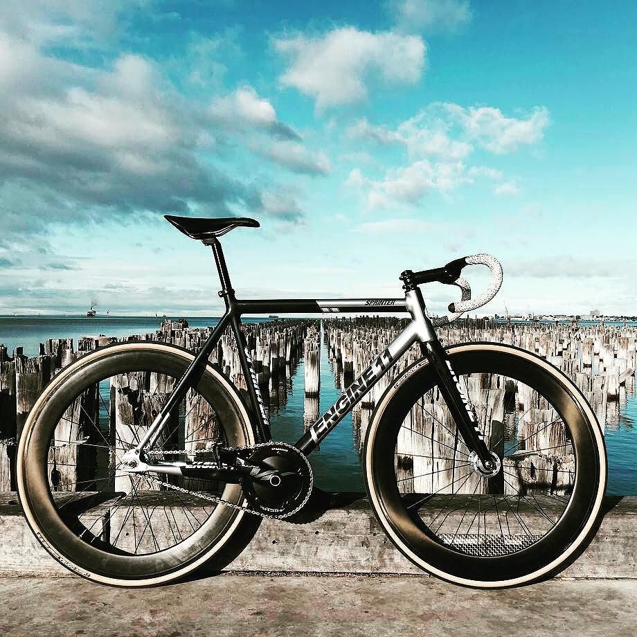 tipfixed's tweet photo. @kanethomas engine 11 from Melbourne. Nice pictures on his profile 🙏 #trackbike #fixedgear #engine11 #envecomposit… https://t.co/8SU0eyA0D0 https://t.co/HgujDZze56