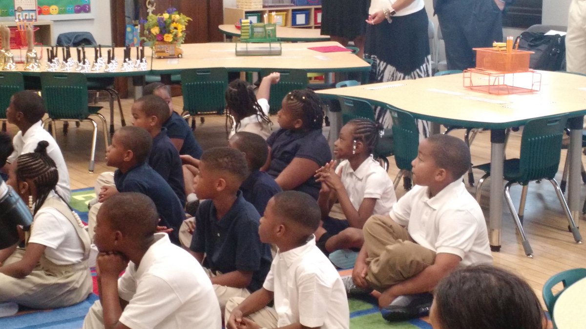 WilliamPennFdn's tweet photo. #WelcomeBack @PHLschools! Students at Pennell Elementary had a great first day of school #PHLed #FirstDayPHL https://t.co/TgEgkJOfk5