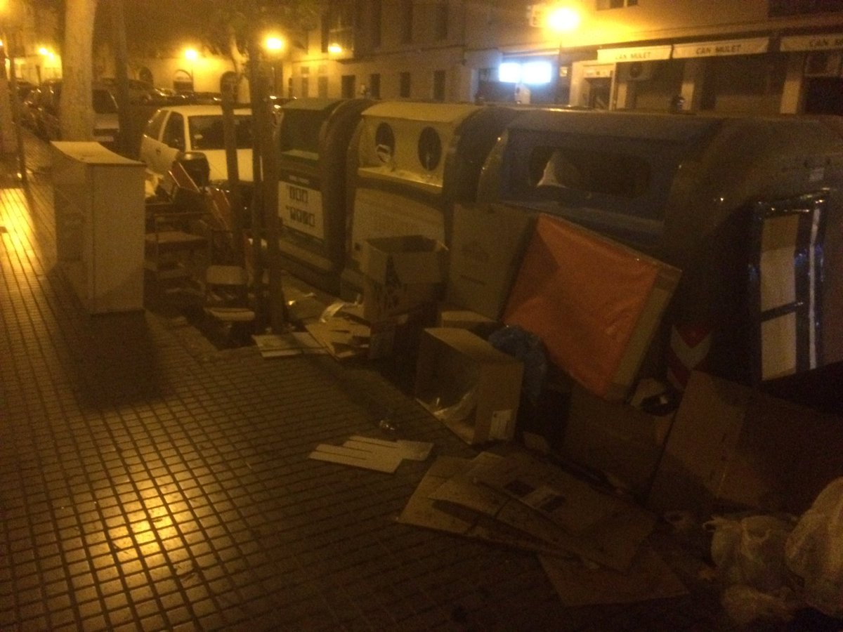 PedroE_PM's tweet image. Al carrer de l'escola graduada, ben davant l'escola. @EMAYA_Palma