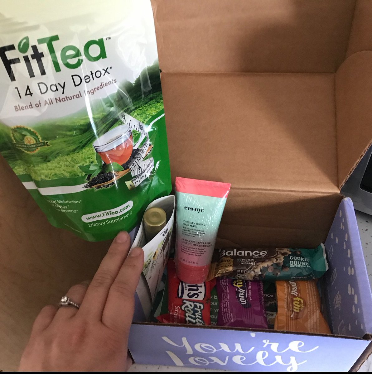m_lemek88's tweet photo. #Influesnter #FlourishBox #EvaNYCFaceMask #FitTea14DayDetox #BalanceBar #WelchsFruitRollUp https://t.co/z0goPouwSt