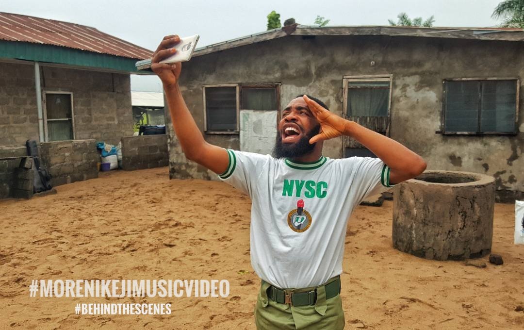sholaanimashaun's tweet photo. Directed @iam_konstant video . See 1st 30 sec https://t.co/fK6VxzT8hW &amp; the BTS video   https://t.co/bTEqgx8na1 . Pls rt https://t.co/5snVW81FfF