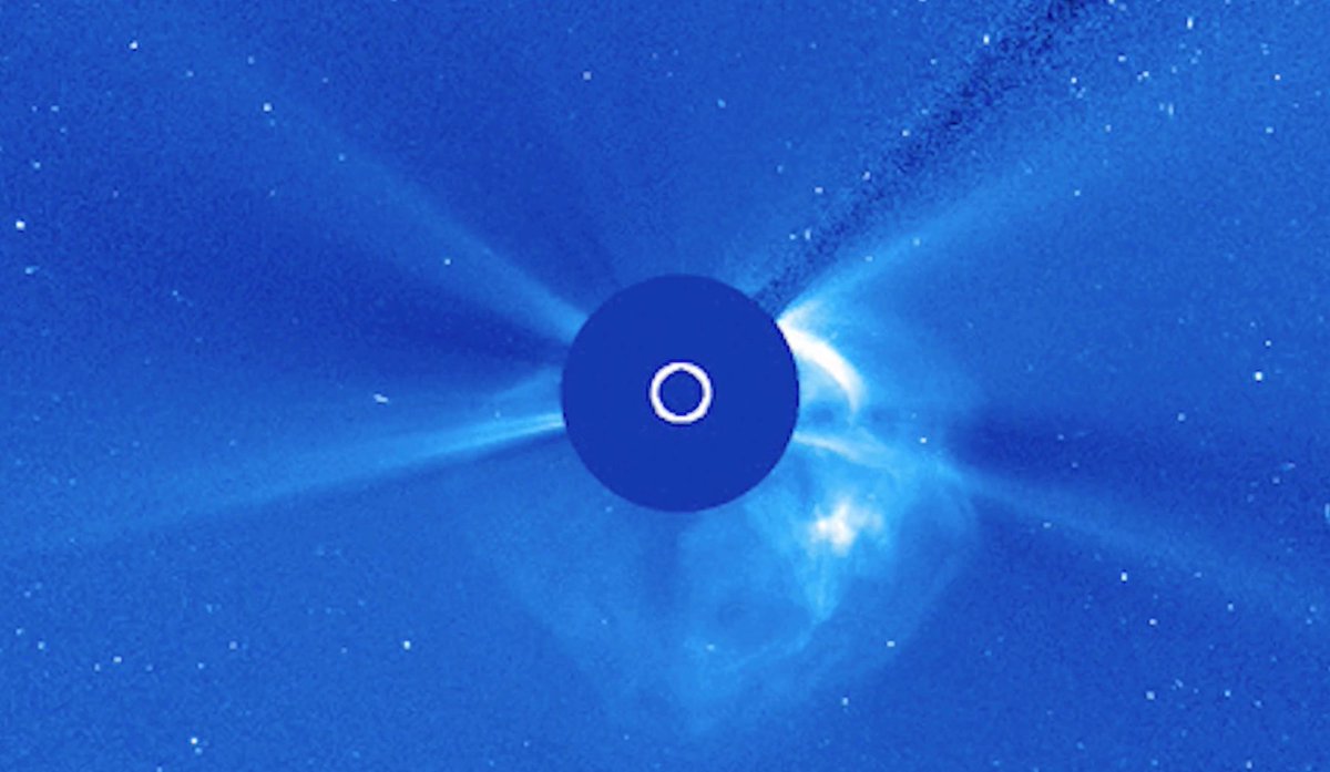 SPACEdotcom's tweet photo. Northern Lights in Ohio? Sun Storm May Ramp Up Auroras Wednesday Night https://t.co/Gweg9HBmQB https://t.co/jACbMncgSc