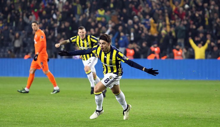 Artık kendi futbolcuna sahip çıkma vakti Fenerbahçeli ! Orda ıslıklanan Ozan değil Fenerbahçe idi. 

FUTBOLCUNA SAHİP ÇIK !
