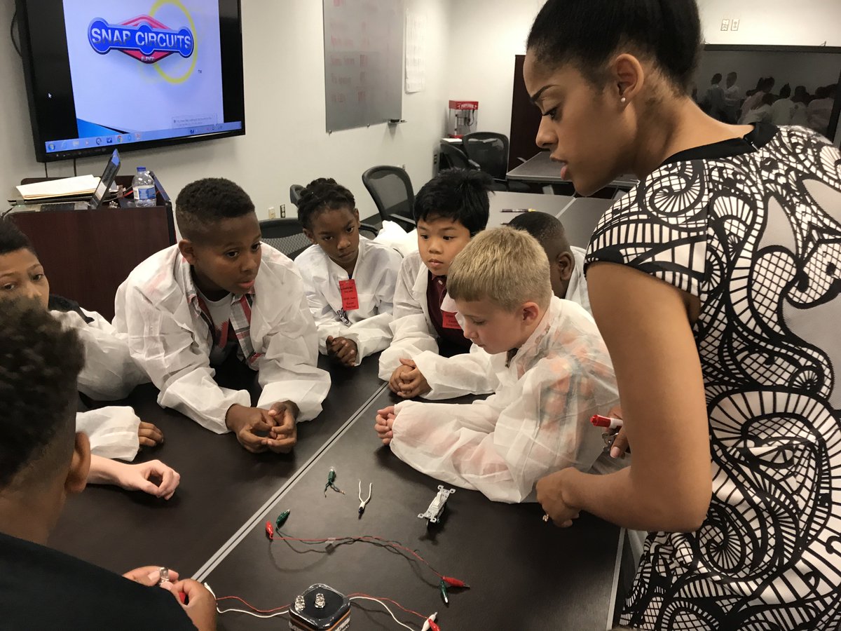 USAEOP's tweet photo. Turn your #STEM passion into a reality & become an #AEOPApprentice with any of our programs: https://t.co/XRiZgpHLoS https://t.co/J6UWYXvAD7