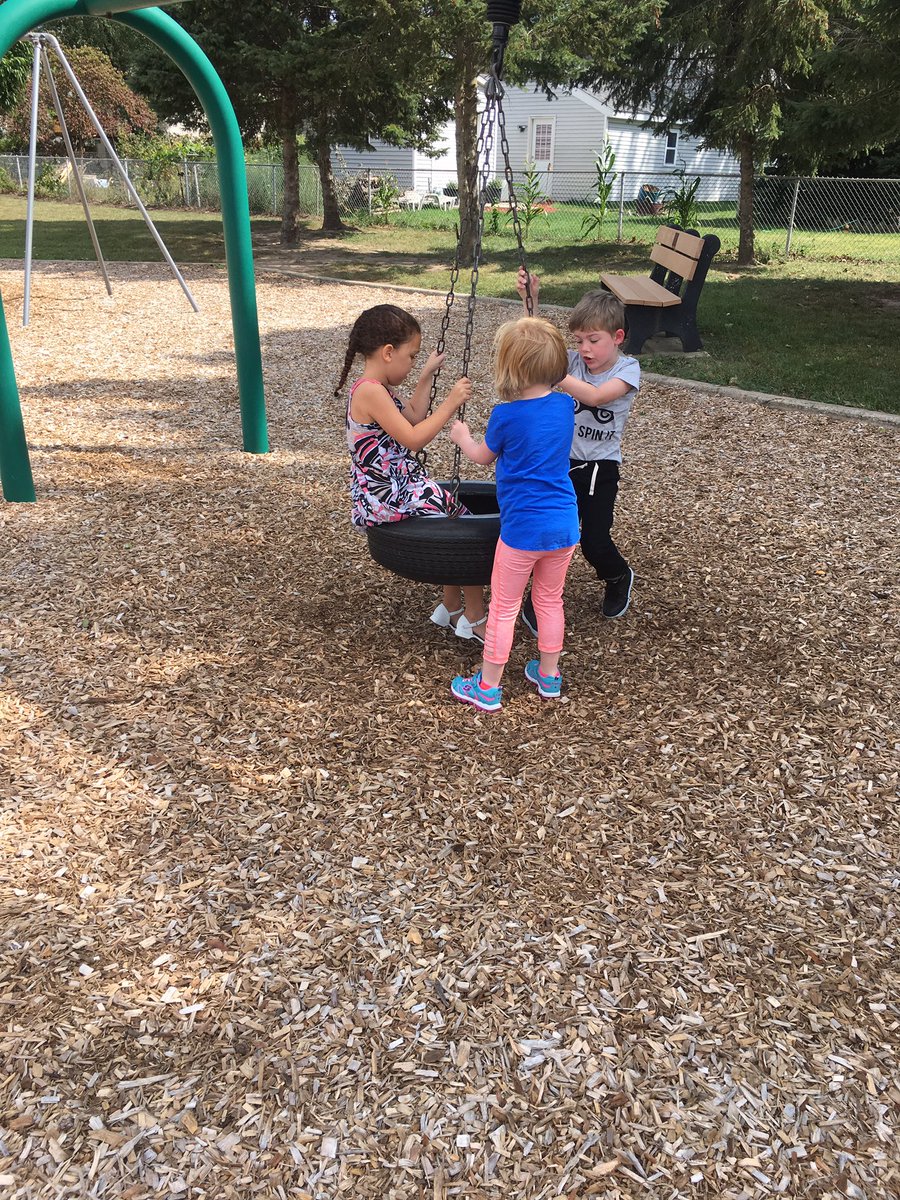 DuValSami's tweet photo. What a great first day of school! #TeamBursley https://t.co/9x3HGIUWDY