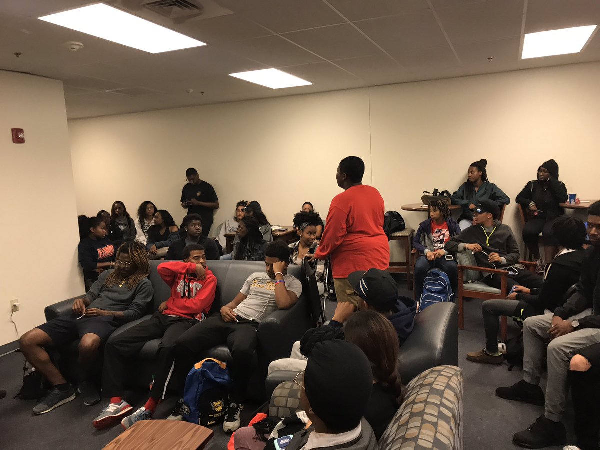 RMUlticultural's tweet photo. @RMU_BSU first general meeting happening now! https://t.co/H5vAfpVvTI