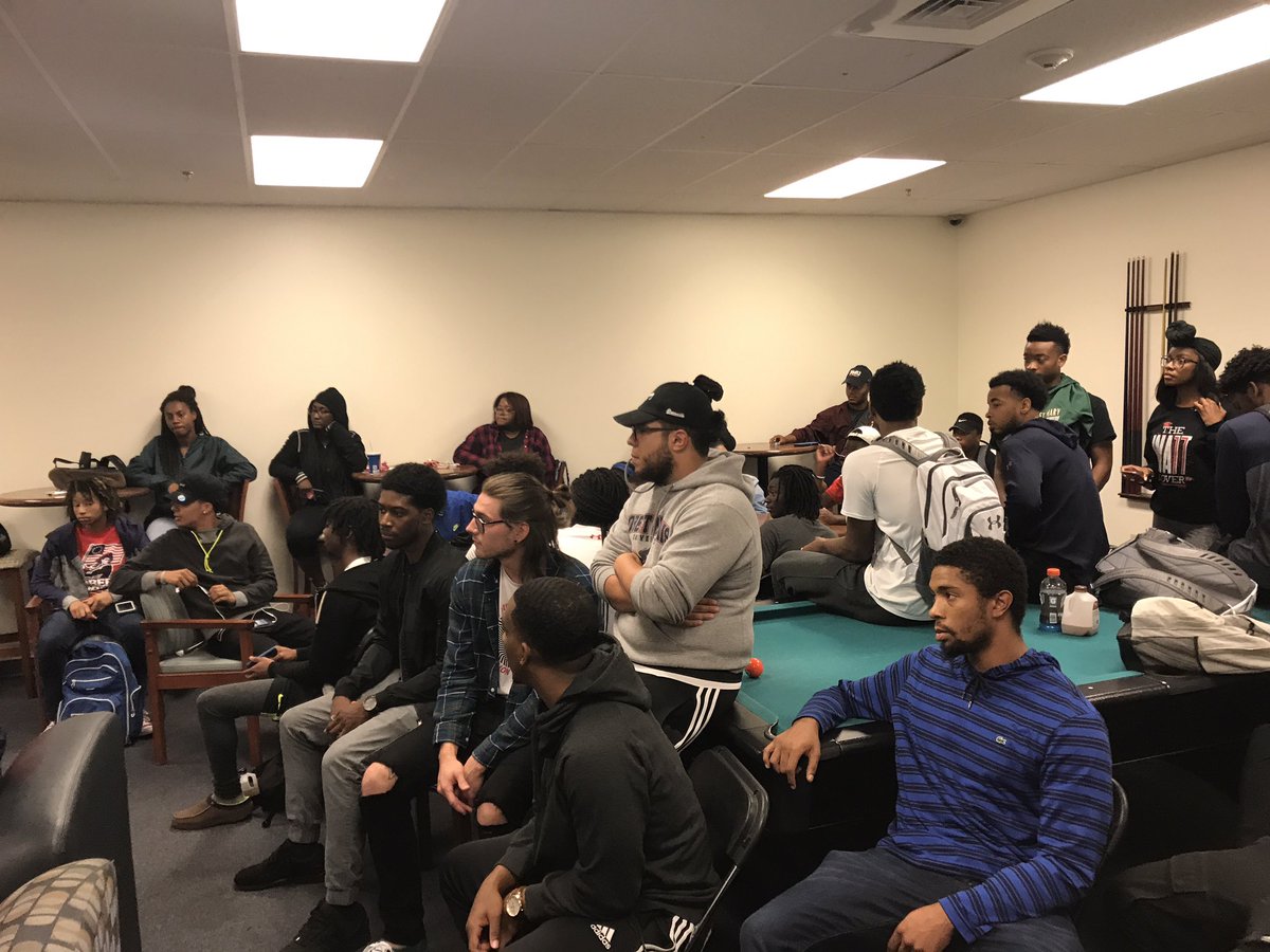 RMUlticultural's tweet photo. @RMU_BSU first general meeting happening now! https://t.co/H5vAfpVvTI