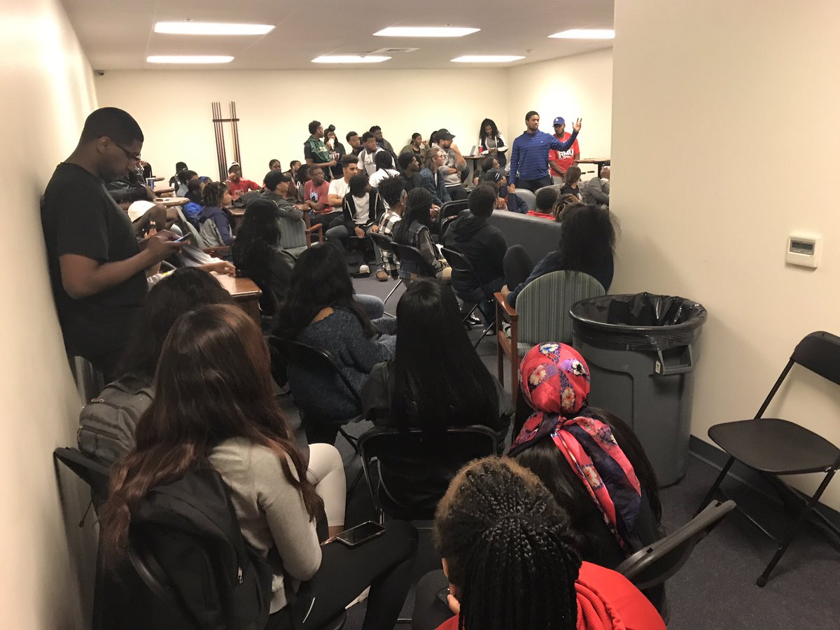 RMUlticultural's tweet photo. @RMU_BSU first general meeting happening now! https://t.co/H5vAfpVvTI