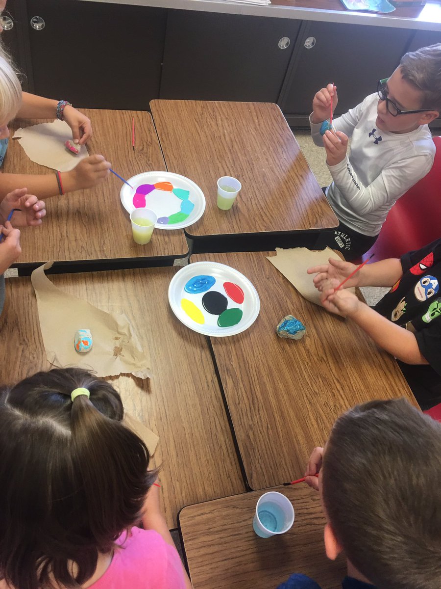 SWECareClub's tweet photo. Today we painted rocks! After they dry we will add eyes &amp; give them names, and they will be our pet rocks. https://t.co/N3EWfedVwV