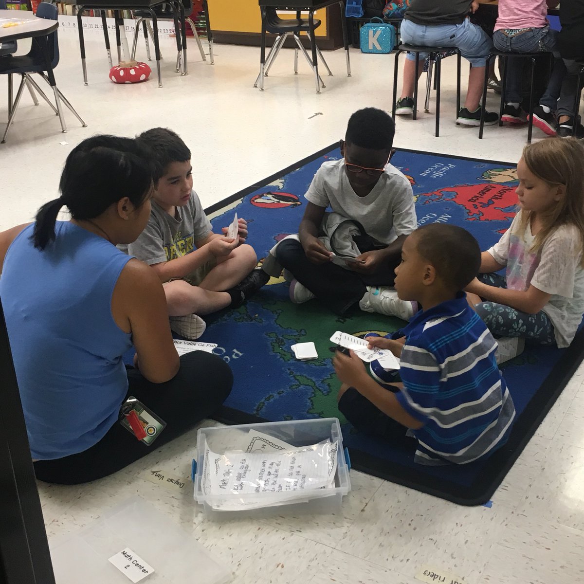 LaurenDillardl's tweet image. Some quick, small group, math center teaching. #placevalue #gofish #teachermodeling #lovescschools