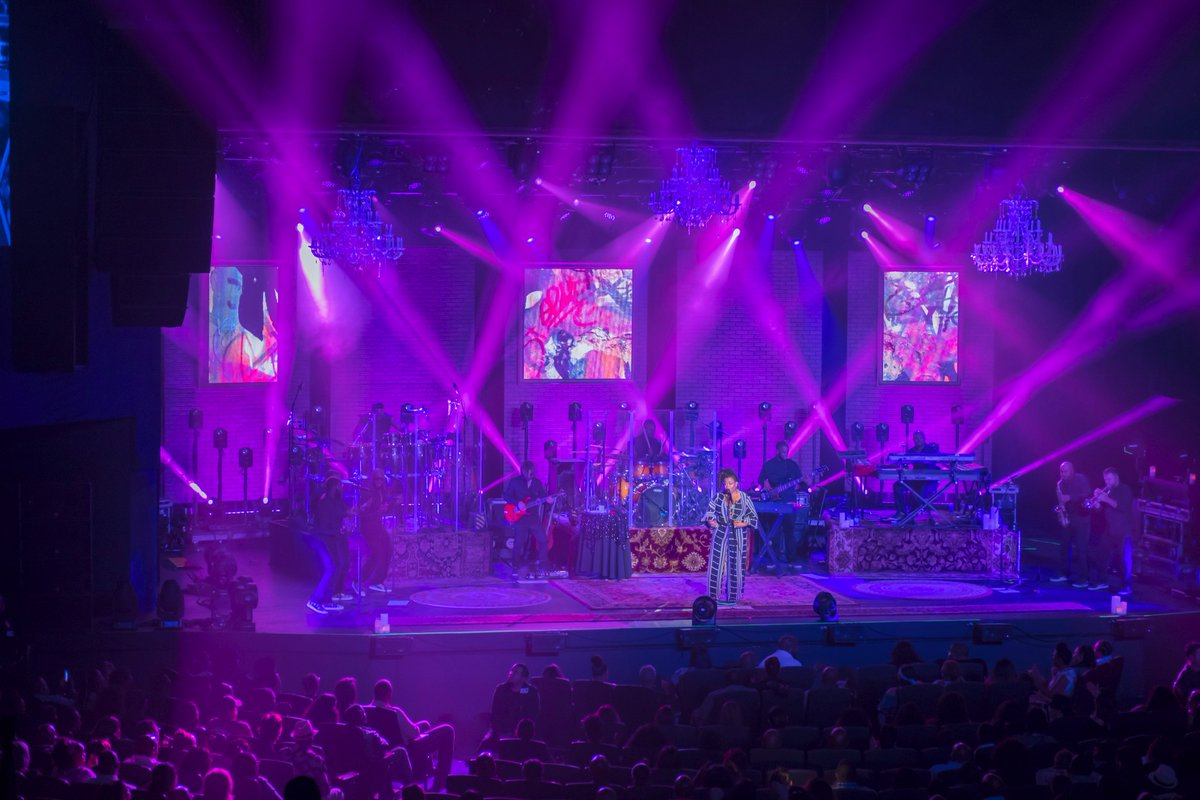 4Wall's tweet photo. #4WallNashville provided the gear for @missjillscott 's 2017 tour! Read about @SRaeProductions lighting design: https://t.co/Mjkpweh0Ex https://t.co/zYdyukQ1fu