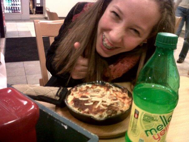 Kryptik_Kat's tweet photo. TBT to freshman year and digging this bountiful meal out of my braces! Totally worth it ❤️ https://t.co/Itv3ezPJlv