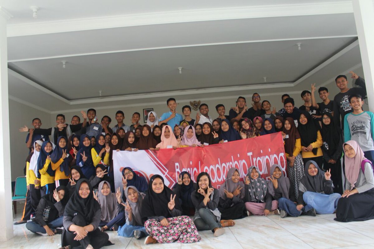 trtmanora_'s tweet photo. Siapa yang ada di foto ini?
.
.
Mereka adalah yang terbaik diantara yang baik
KALIAN LUAR BIASA❤
@papi_bloraofc https://t.co/2HdFNLqrdW