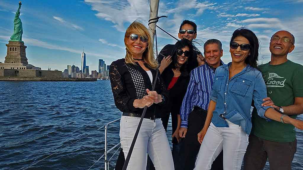 sailnyccom's tweet photo. #Sailing  #NYC   #StatueOfLiberty   #MANHATTAN  #SAILING   #JerseyCity #Hoboken #Brooklyn  #SAILNYC #LIBERTY  https://t.co/NJCLpqFzwb https://t.co/mn5MGmhZAU