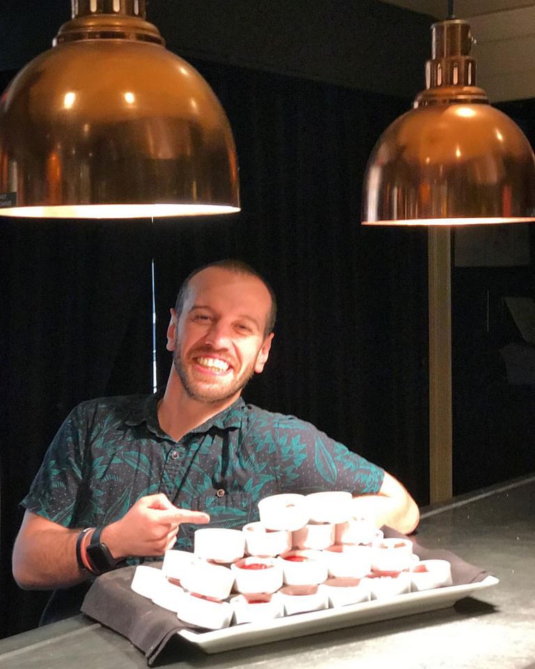 Well well well, look which CW celebrity decided to show up and expo today. Come by and give Luigi a hug! #SoLongCW