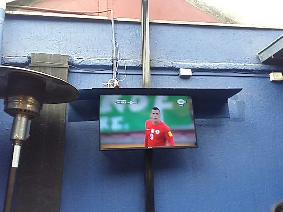 ContrerasdDan's tweet photo. Vamos con en #LAROJAXFOX chilito lindo, te quiero ver en el mundial!!! https://t.co/HfShMJ0DZr