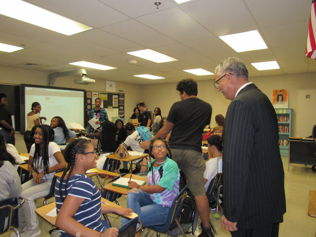 VTLeadership's tweet photo. Proud @BHSOfficialHCS principal, @RalphJSaunders1 welcomes students back to the HOME of academic excellence. #HCSFirstDay17 https://t.co/c2qkHeOoV5