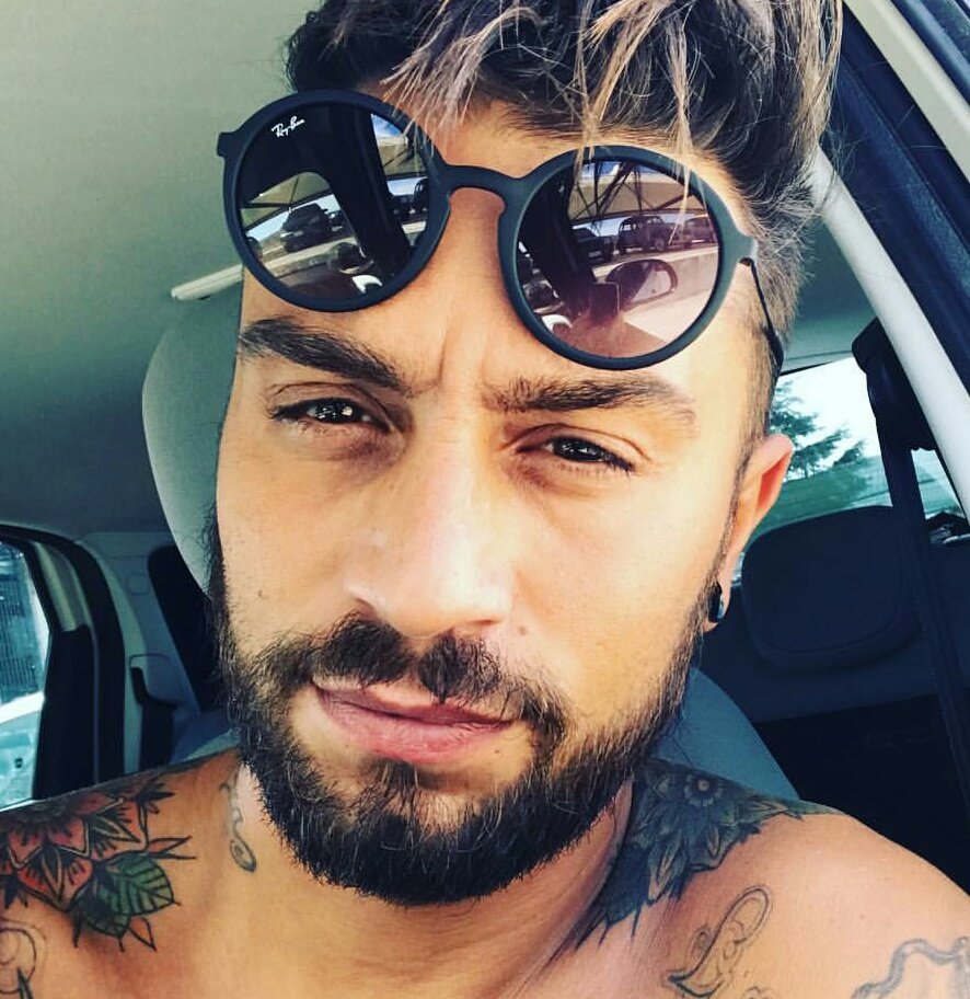 Alby1520's tweet photo. Quanti like per i fratelli Serpa?! ❤
Grazie di esistere ragazzi! ☀😘
#tantaroba #fascinoecarattere
#marioserpa #francescoserpa https://t.co/AjMHpK7KSL