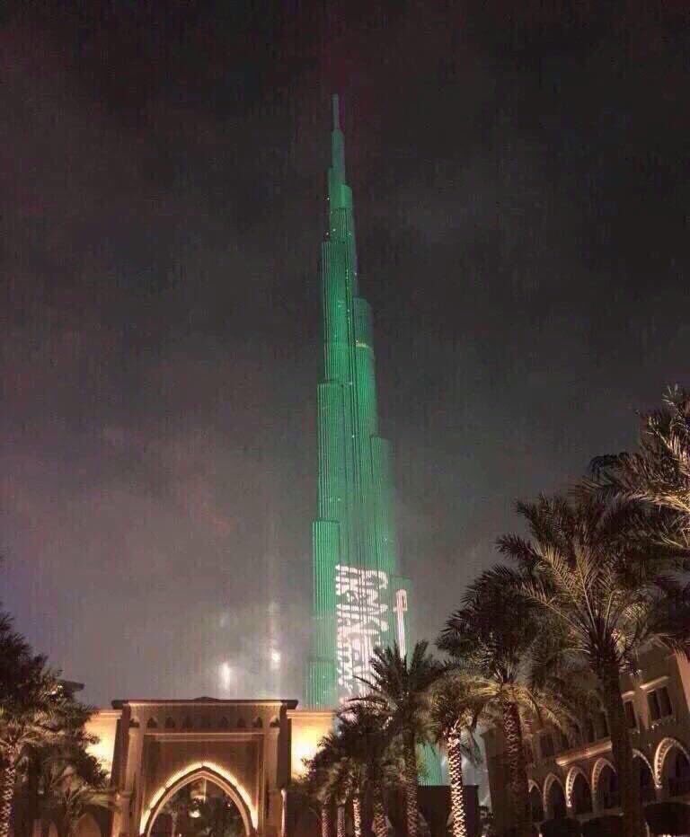 SaudiNews50's tweet photo. #برج_خليفة يتزيّن بالعلم السعودي احتفالاً بتأهل المنتخب السعودي لـ#مونديال_كأس_العالم_2018 .
.
#الأخضر_إلى_روسيا #وجه_السعد
. https://t.co/Reg8CphOdo