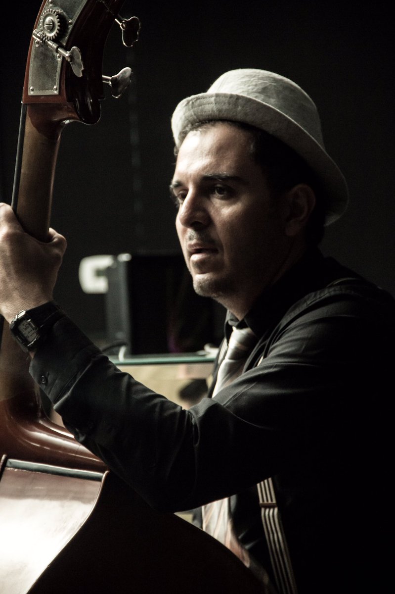 Backroom_Mty's tweet photo. Mañana te invitamos a pasar una noche de #cocktails y #jazz. Reserva al 2138 8847. #Jazzology #mixology #music #speakeasy #bar #MTY #enjoy https://t.co/MfkU9y4meH