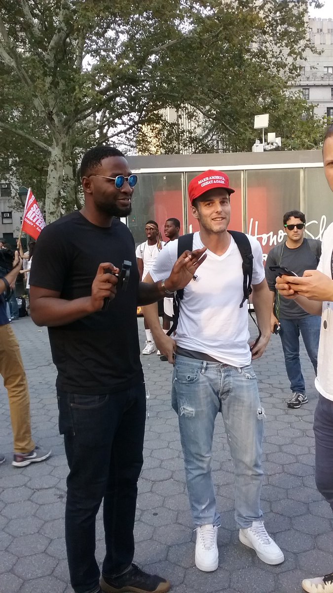 elsajustelsa's tweet photo. Found a racist and his coon pet at #foleysq #nyc #DACA https://t.co/qVFH7G57ou