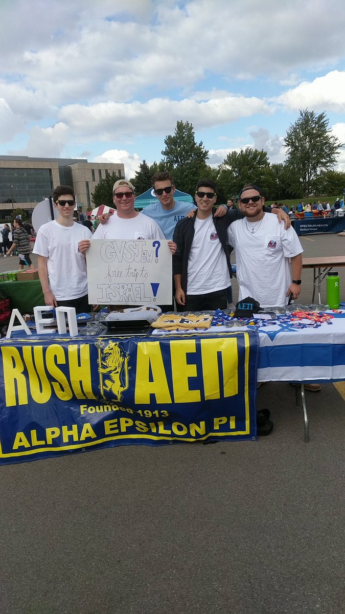 AEPi_GVSU's tweet photo. Are you a GVSJew???? Come thru to our table at #CampusLifeNight and say waddup to the bros! https://t.co/F1uTqawR0N