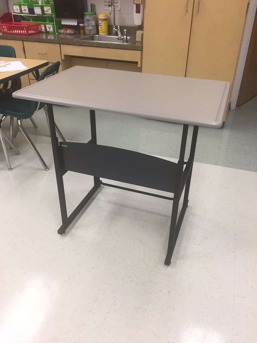 LauraSchachter's tweet photo. Have you ever seen such a beautiful sight? It's like the @JenP_Williams version of Oprah Giveaways! #YouGetOne&YouGetOne&You! #cgeeagles https://t.co/WOvpvnllWd