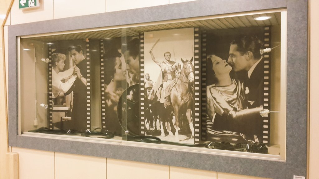 BettyStern4's tweet photo. my second movie at cozy kino komuna in #ljubljana was @AmMadeMovie @visitljubljana #TomCruise #classicmovieposters @Kololsej - hvala https://t.co/SABOKyBCrA