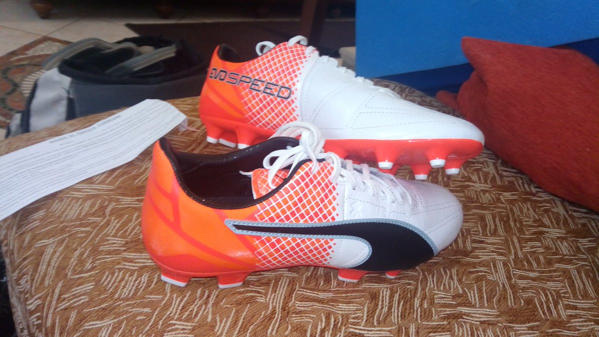 marcotronci26's tweet photo. Nuovi arrivi #puma #newseason #pumaevospeed #scarpedacalcio https://t.co/23xS9cP3Fb