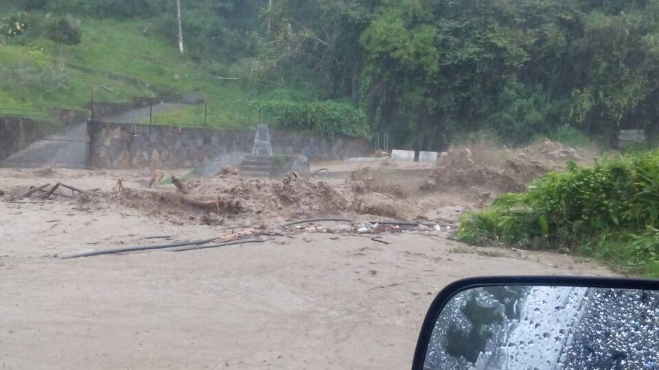 AlcaldiaCT's tweet photo. Autoridades de @AlcaldiaCT desplegadas para atender emergencias por lluvias https://t.co/cxG9UDDQiH