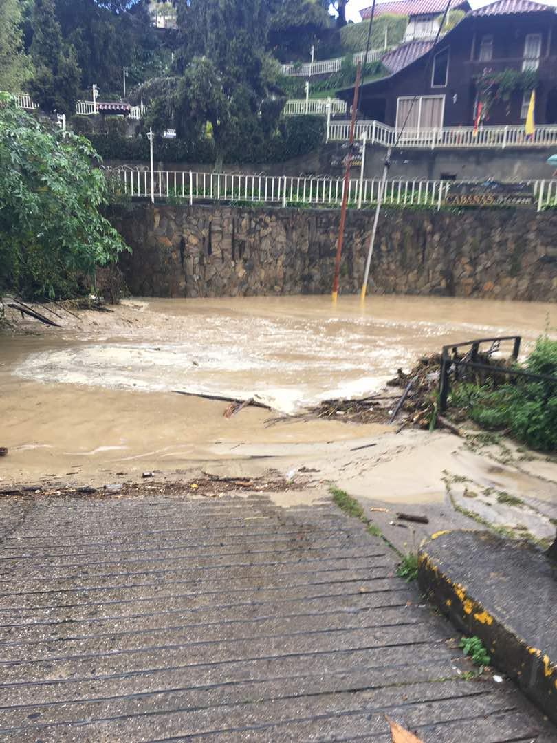 AlcaldiaCT's tweet photo. No hay paso hacia La Ballesta por el Sector El Molino. Crecida de río afecta vías principales https://t.co/NUter68UIC