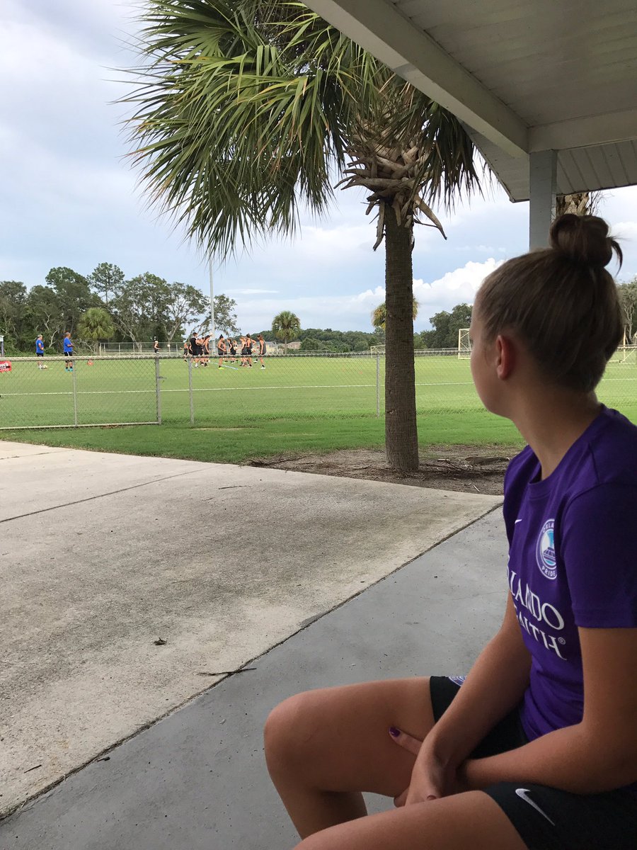 AlynnePaim's tweet photo. It was pretty cool seeing the @ReignFC practice before the game against @ORLPride https://t.co/gFGSJ3vVcD