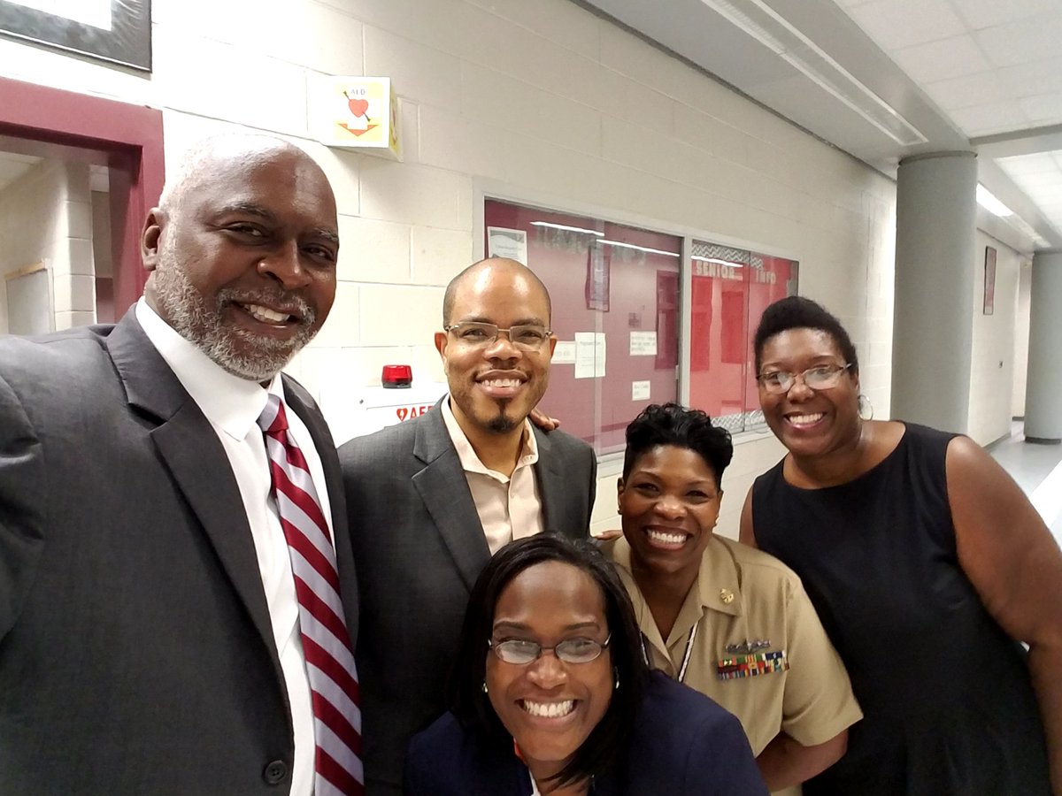 ICNorcomHigh's tweet photo. Our school board members @ICNorcomHigh supporting First Day Back!  #Increase #Calibrate #Blueribbonschool https://t.co/5YCWAhlnTp