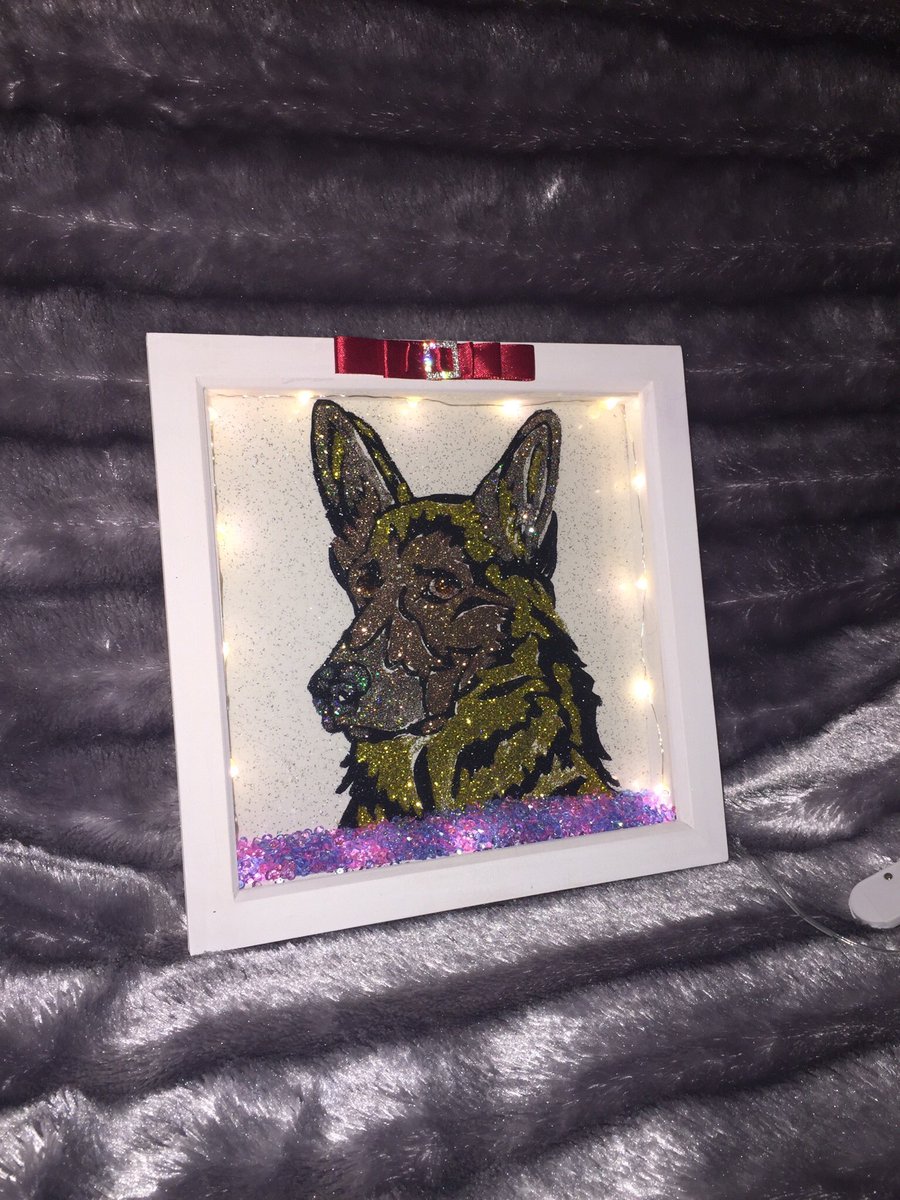 Danceslikehippo's tweet image. German shepherd light up memory frame.  facebook.com/ladyjanesmemor… #germanshepherd #memoryframes #glitterart