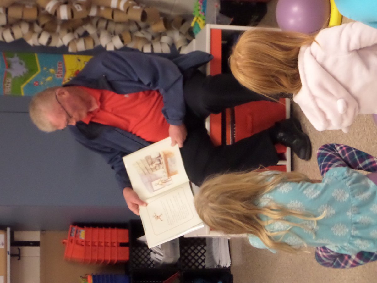 LeppanenShari's tweet photo. KDG Students Room 18 enjoy listening to a Community Reader.@RBElementary https://t.co/iwheUuaMlY