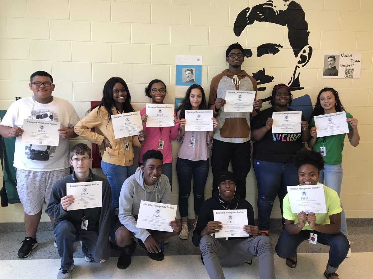 WHS_FireRescue's tweet photo. Some of my students earned their Incident Command certificate today #ICS https://t.co/7ggXWoktQE