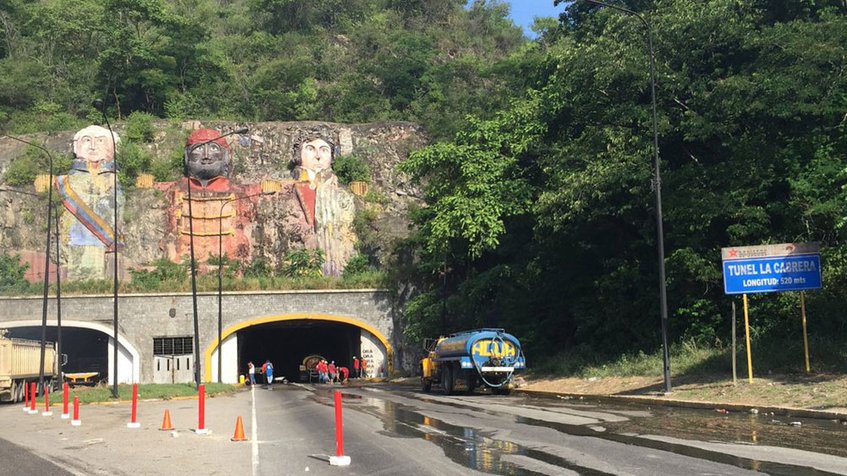 NotiMirandaVzla's tweet photo. #ReportaMiranda #5Sep Restringen paso por túnel #LaCabrera debido a mantenimiento, entre las 9am/4pm por tres semanas. @TuTaxistaVial https://t.co/aY1qzsDVgE