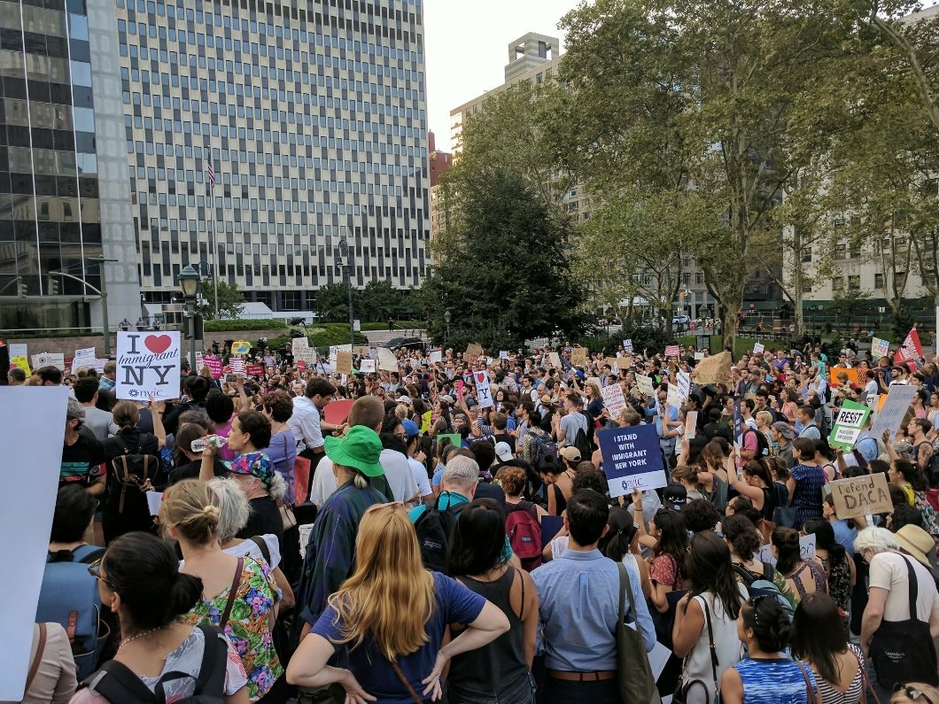 NYC TWEEPS:
Foley Square protest of trump's #DACA decision happening RIGHT NOW! If you can't be there, RETWEET to show support!