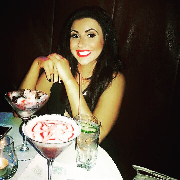 EfiSheekey's tweet photo. #insta #smiling #cocktails #Edinburgh #girls #hairday #redlip 🙅🏻🍾🎉👄 https://t.co/IWSrFhpr42