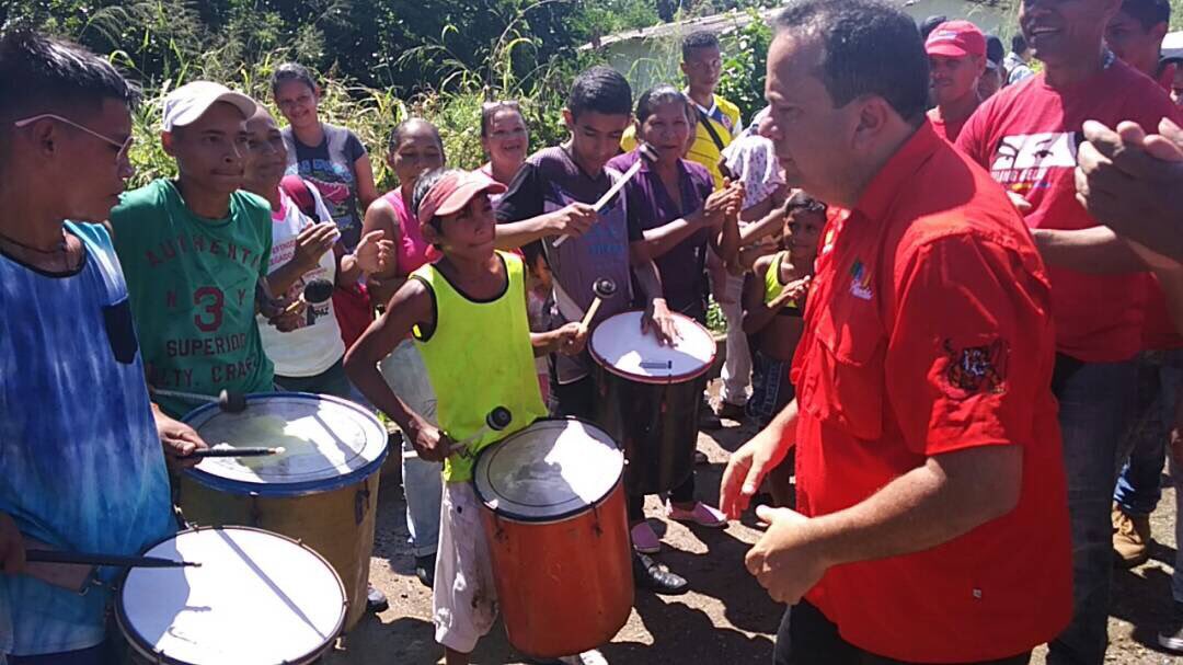RMarcoTorres's tweet photo. Orgulloso de compartir con la gente de Camatagua, hombres y mujeres con fortaleza infinita resteados con nuestro Pdte @NicolasMaduro https://t.co/rYDD7414n9