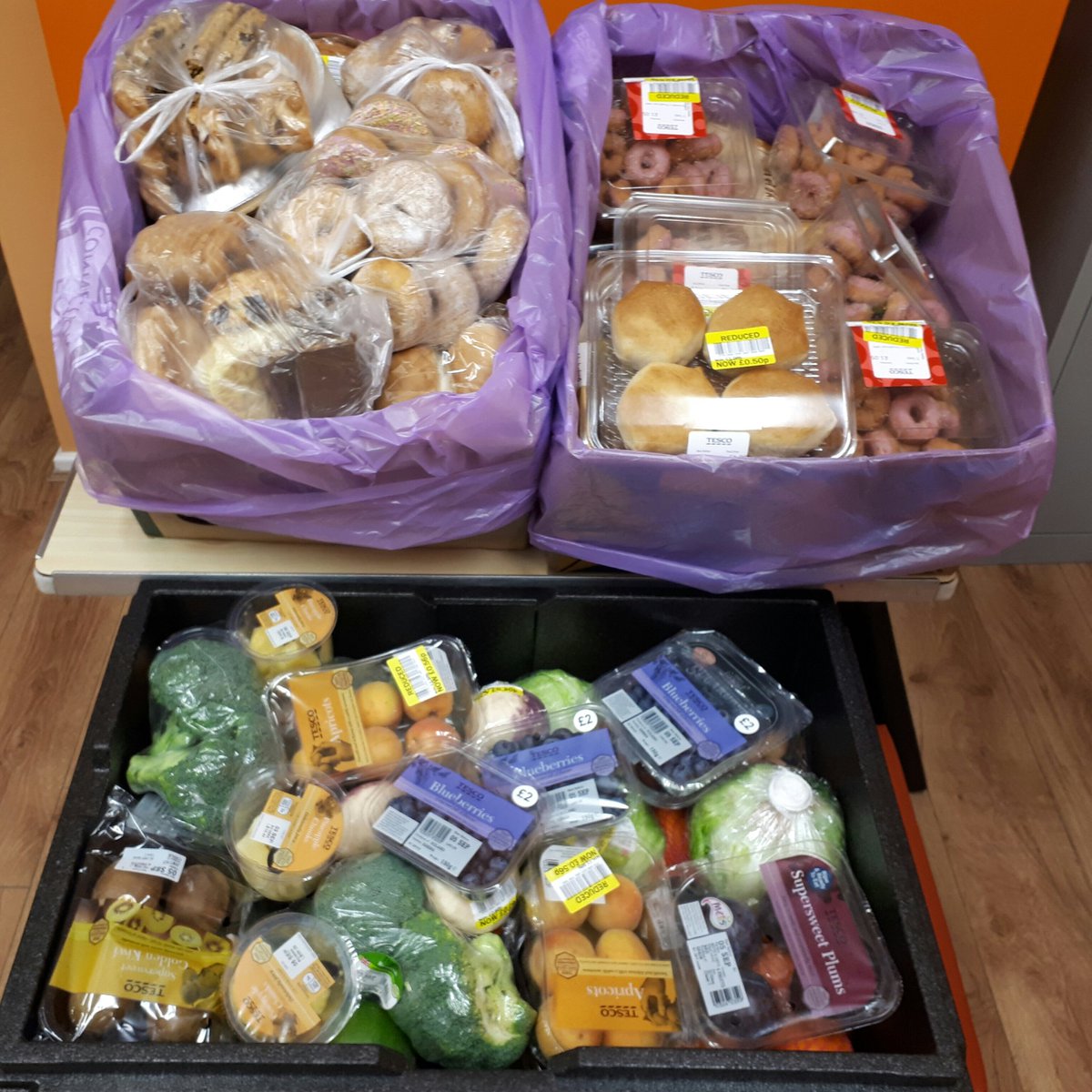 GreenbankHub's tweet photo. Lots of lovely fresh fruit, veg, bakery &amp; bread collected this evening. Thanks to @tesconorthwich &amp; @FoodCloud  community surplus scheme https://t.co/RIGlSHDfdr