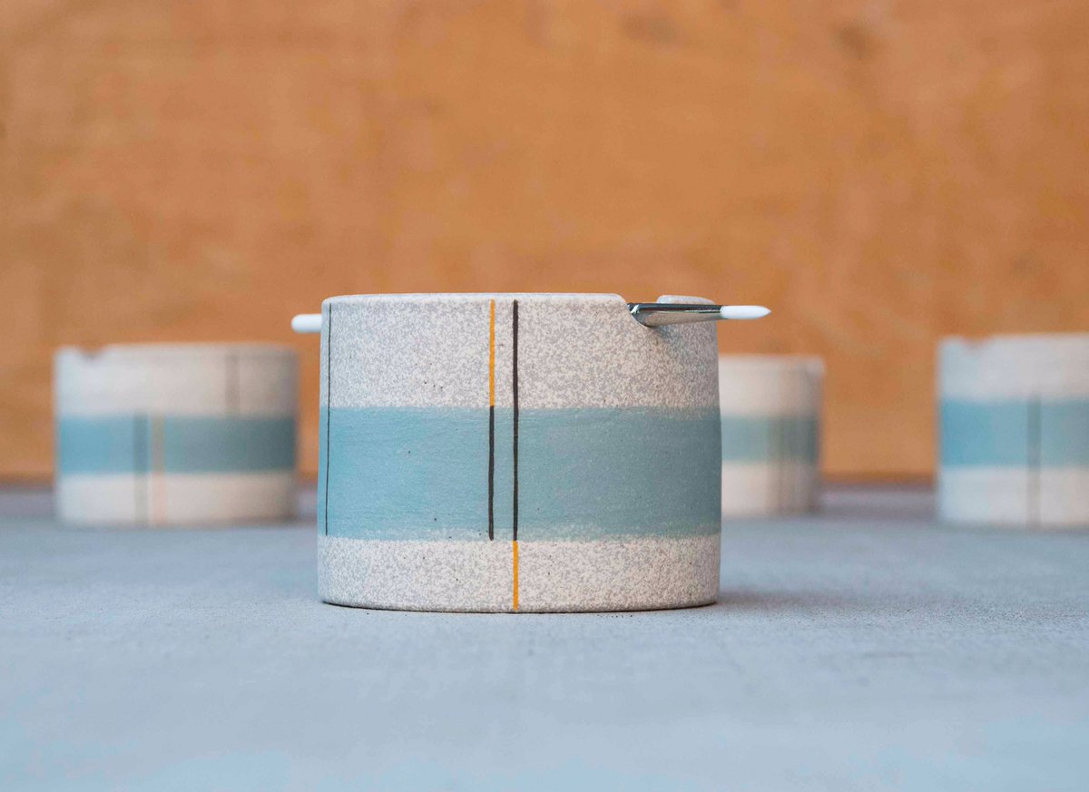 pawenastudio's tweet photo. 3rd set of handpainted brush rest in seagrass for @loveadorned 
#pawenastudio #brushrestcup #brushrest #handpainted #ceramic #LosAngeles https://t.co/Od4fmXgekK