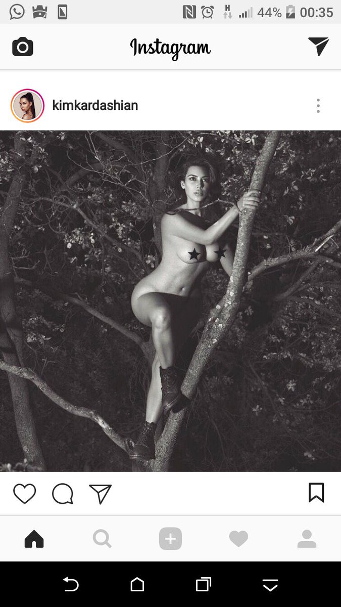 Angel_andreu140's tweet photo. Quand tu vas sur Instagram est tu voit ça !!? #KimKardashian  Elle essais de faire quoi elle monte sur un arbre toute nue avec des bottes ? https://t.co/fugM8UXn2C