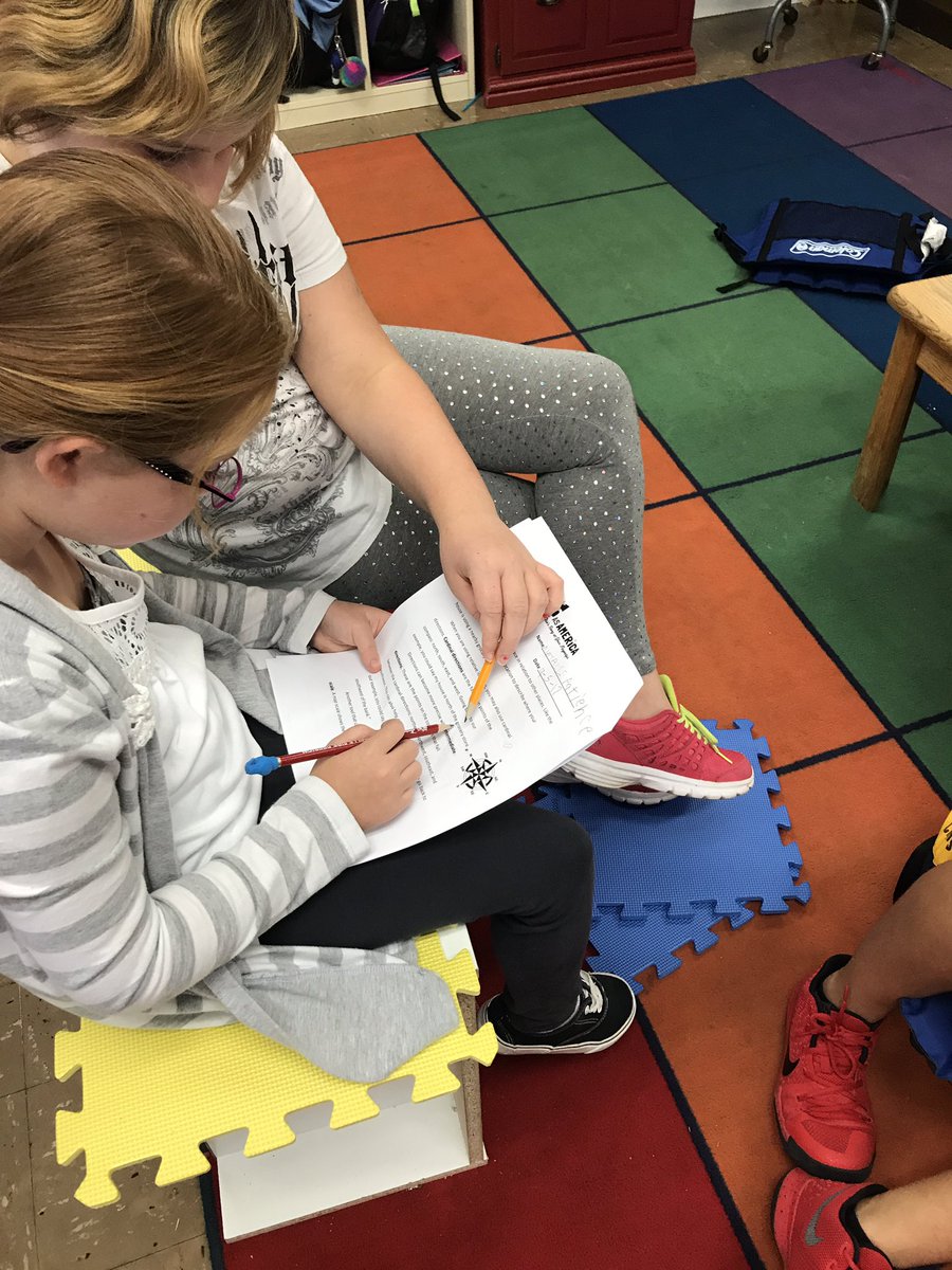 4thgradebrigade's tweet photo. Working together to learn cardinal directions. #cooperative#positive#makeithappen @angela_counts @Edgewood_ES https://t.co/kl3uArFnEY
